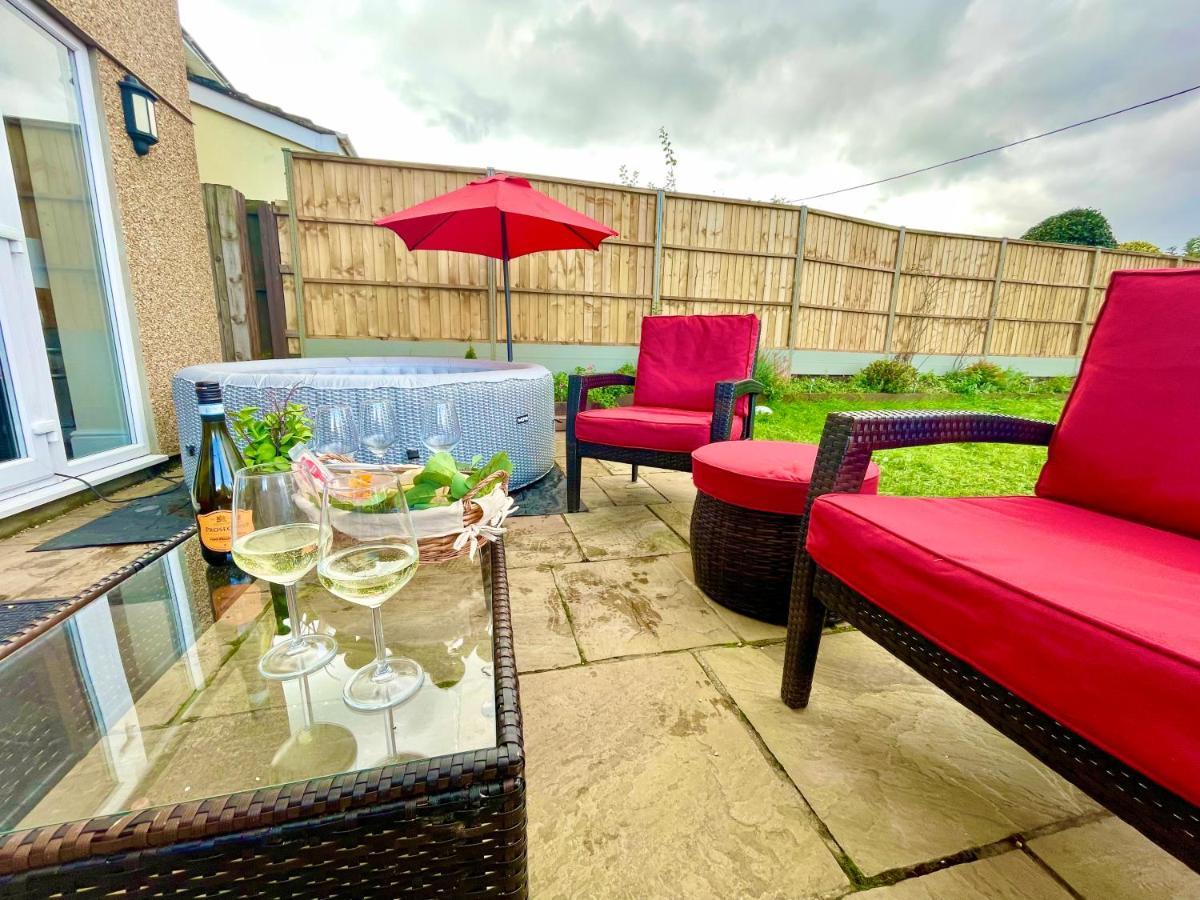 A Luxury Detached Five Star 4 Bed Home With Hot Tub!! With Cymru Holidays Panteg Exterior photo